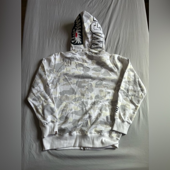 New BAPE City Camo Shark Full Zip Hoodie White Size Medium **Glows in the Dark** - Picture 3 of 9